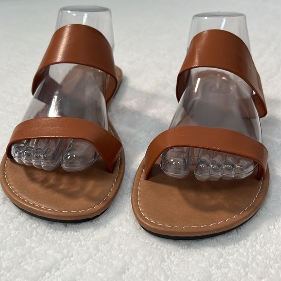 NWOT Bobbie Brooks vegan leather sandals size L 10-11 - Picture 2 of 5